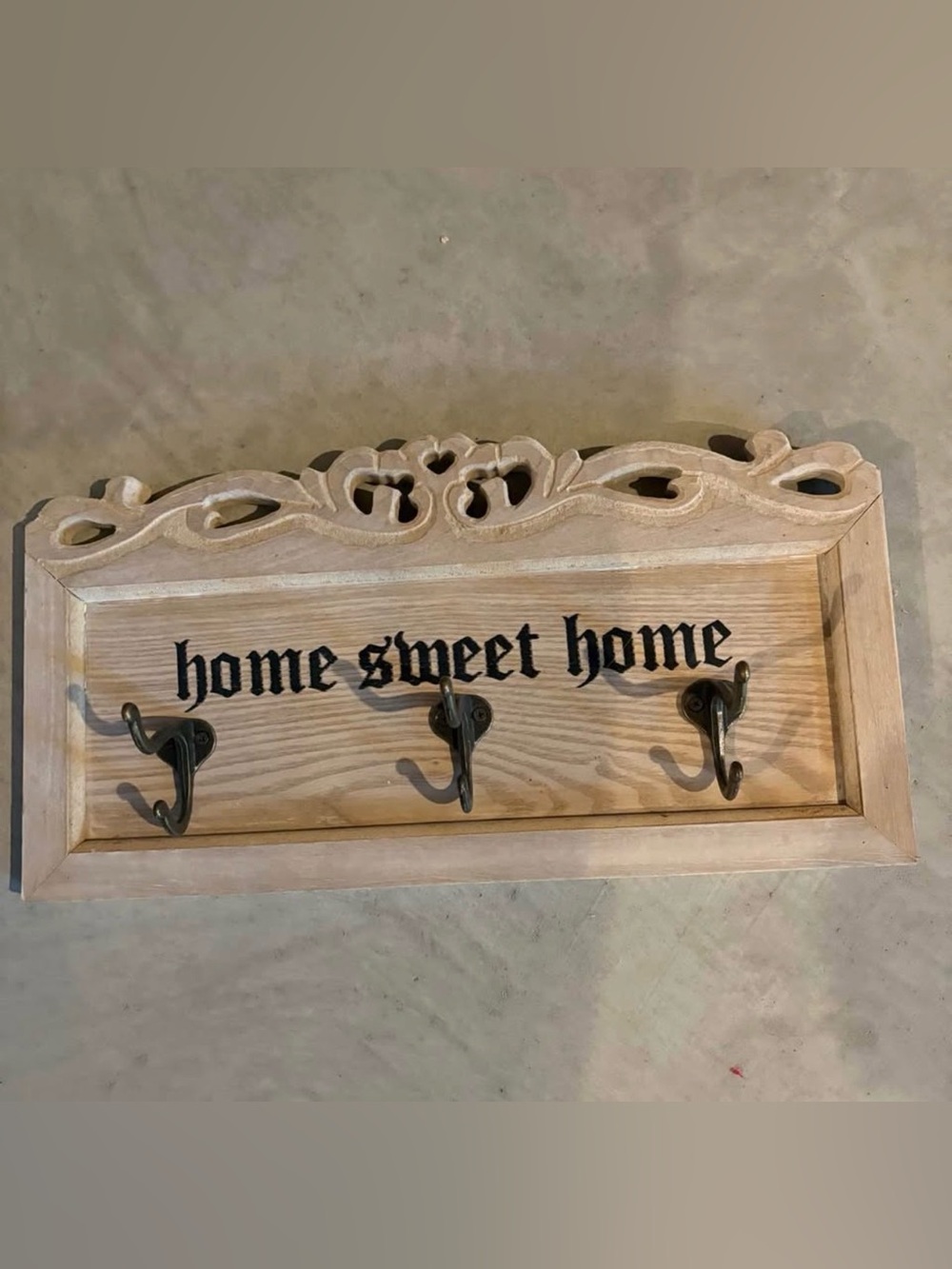 Wooden 'Home Sweet Home' Wall Hook Rack in Natural Beige